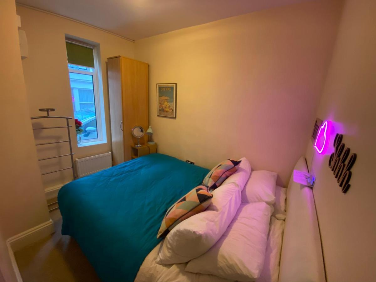 Little Brighton Beach Apartments - Also Separate Spa Cabin And Watersports Exterior foto
