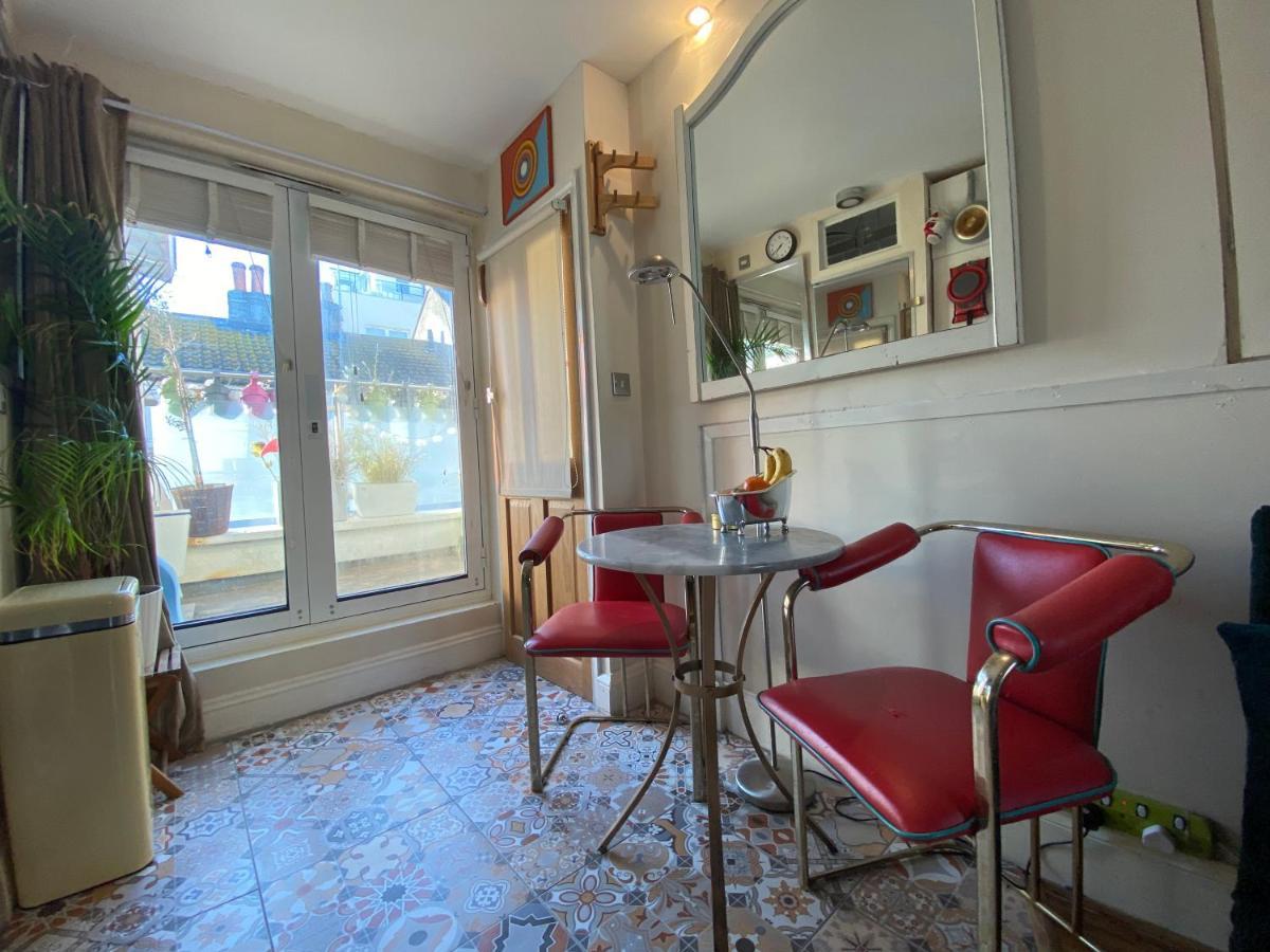 Little Brighton Beach Apartments - Also Separate Spa Cabin And Watersports Exterior foto